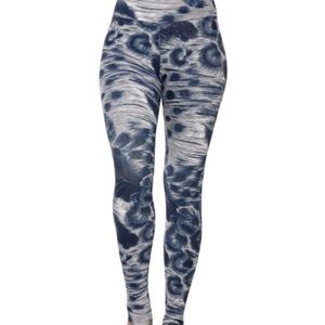 Liquido active leggings size medium excellent condition